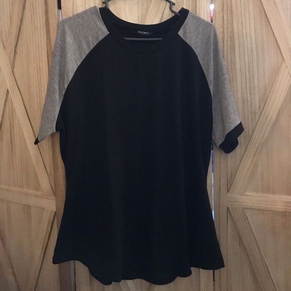 Rosvigor Tops - ❤️Rosvigor T-Shirt❤️